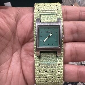 Working Nixon Ladies Silver Tone Green Dial Dizzy the Lizzie Quartz Watch 22mm